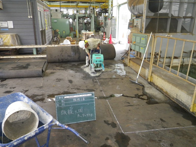 �{�s���F�y�ԃJ�b�^�[�؂�